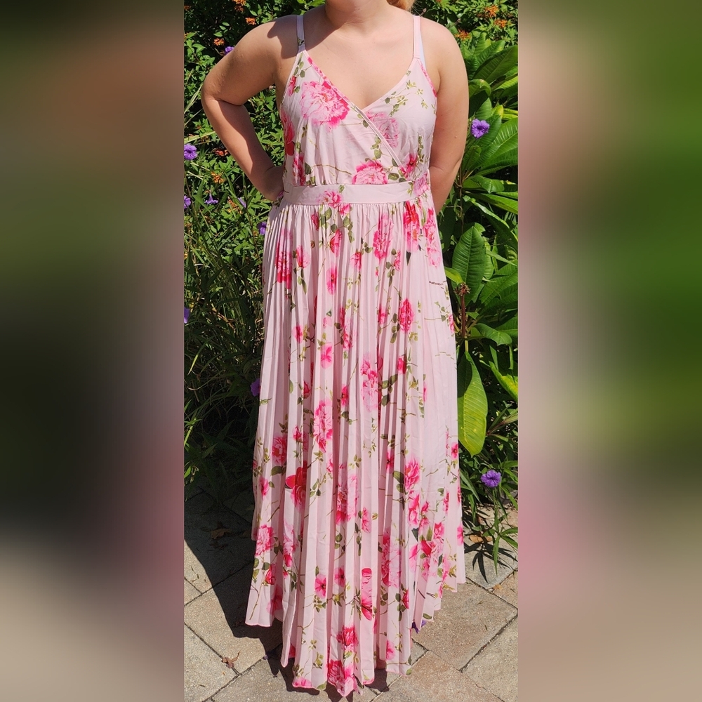 Pink Floral Pleated Bottom Dress. Beautiful Colors! Flowy..